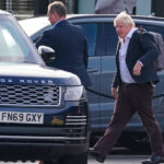 Boris Johnson de retour à Londres, Rishi Sunak en tête des parrainages