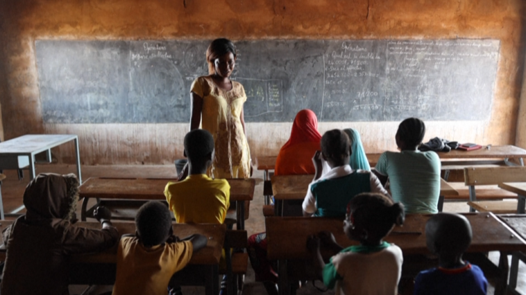 Burkina Faso : une salle de classe comme refuge pour des élèves fuyant les attaques jihadistes
