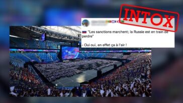 Cette vidéo où des milliers de Russes chantent l’hymne national date de 2019
