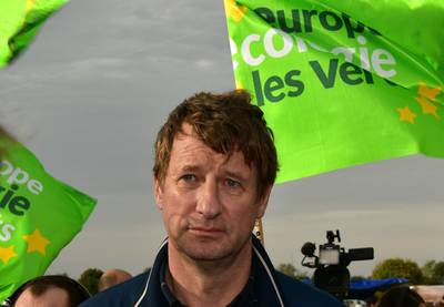 “Crevure”: Yannick Jadot hué et malmené lors d’une manifestation anti-bassines