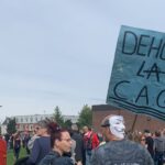 «Dehors la CAQ»: manifestation en cours à L'Assomption