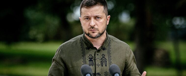 «Des combats extrêmement féroces» ont lieu «près de Bakhmout» dans l'est de l'Ukraine, dit Volodymyr Zelensky