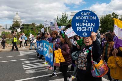 Des milliers de femmes descendent dans la rue aux États-Unis pour le droit à l'avortement