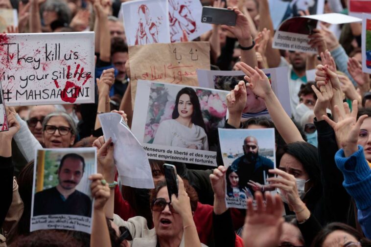 Des milliers de manifestants à travers la France pour soutenir la contestation en Iran