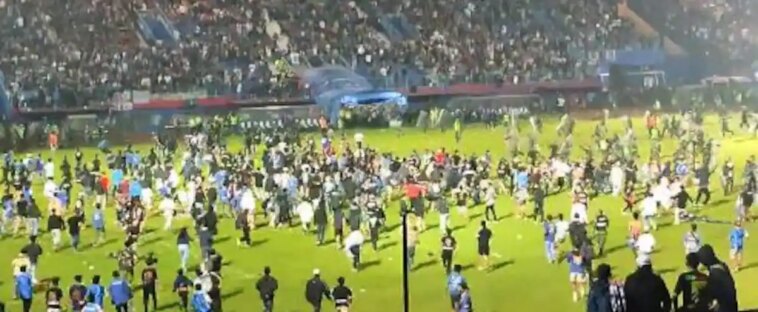 [EN VIDÉO] Un match de soccer vire au drame: 127 morts après une émeute