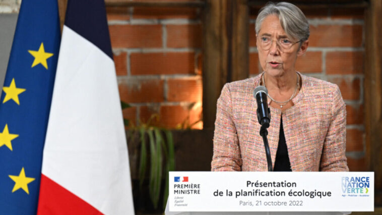 Élisabeth Borne expose son plan pour une France "nation verte"