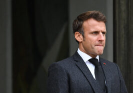 Emmanuel Macron annonce un plan pour encourager l'achat de voitures électriques