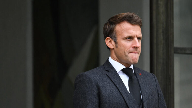 Emmanuel Macron annonce un plan pour encourager l'achat de voitures électriques