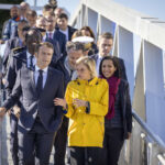 Emmanuel Macron prolonge le « quoi qu’il en coûte »