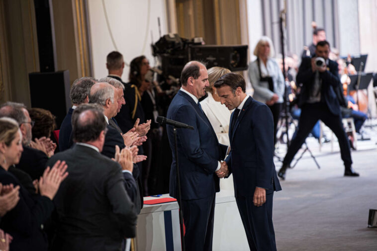 Emmanuel Macron veille au « recasage » de ses fidèles