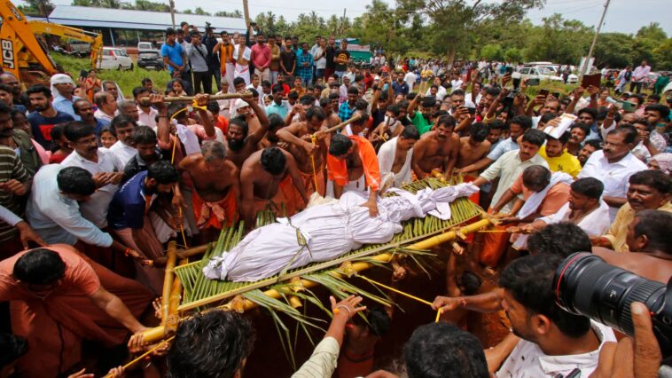 En Inde, un "divin" crocodile "végétarien" a droit à des funérailles religieuses