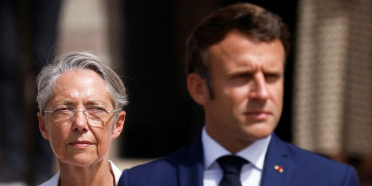 Forte baisse de popularité pour Macron et Borne, selon un sondage