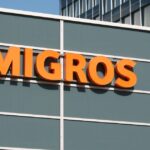 La Migros condamnée en première instance face à un producteur de lait - rts.ch