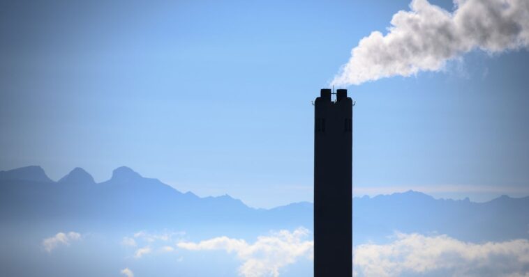 La Suisse devrait réduire de 67% son empreinte environnementale, selon une étude - rts.ch