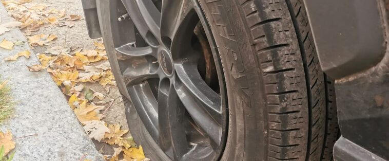 La police à la recherche des «Dégonfleurs» de pneus