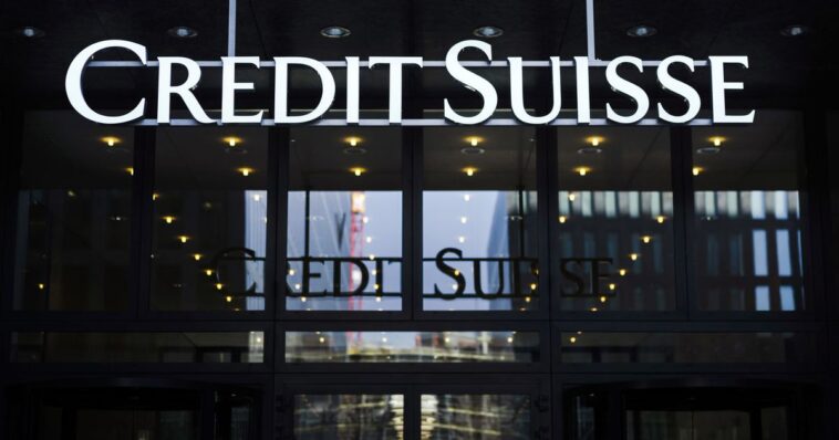 L'action de Credit Suisse plonge malgré l'annonce de restructuration - rts.ch