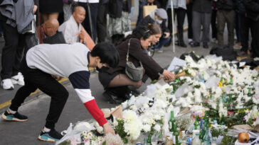 Larmes et colère deux jours après la bousculade de Séoul qui a fait plus de 150 morts