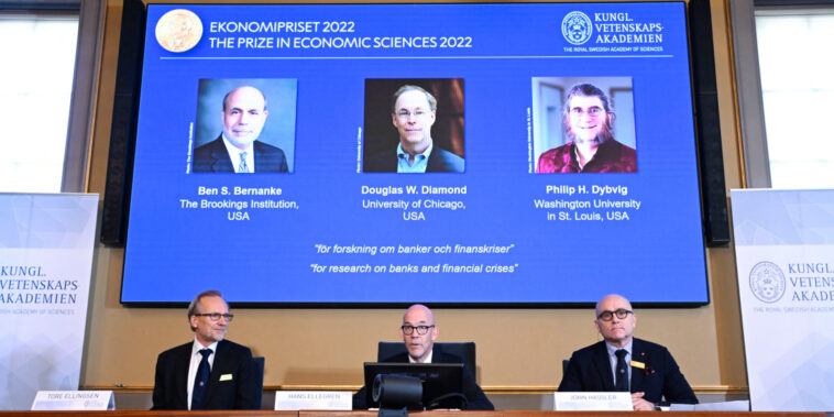 Le Nobel d'économie décerné à trois Américains, dont l'ex-président de la Fed Ben Bernanke