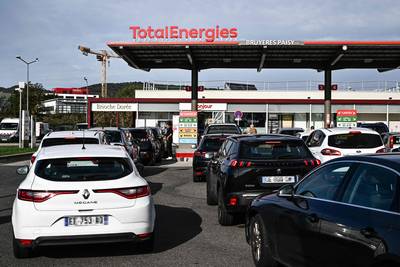 Le bras de fer chez TotalEnergies se poursuit: le gouvernement appelle à la levée “sans délai” des blocages