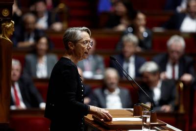 Le gouvernement français passe en force sur le budget