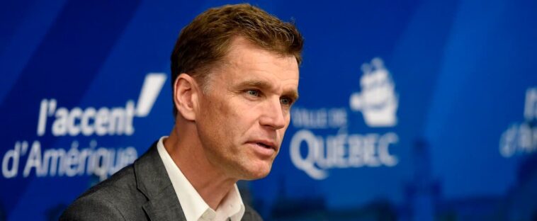 Le maire de Québec compare la soirée électorale au Super Bowl