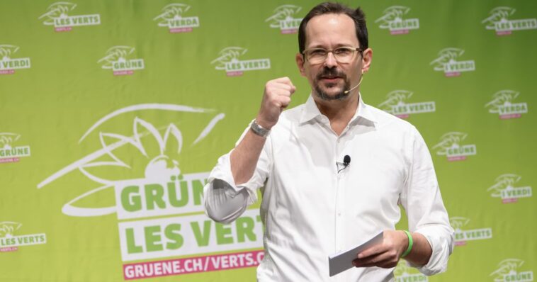 Les Verts songent à présenter une candidature pour remplacer Ueli Maurer - rts.ch