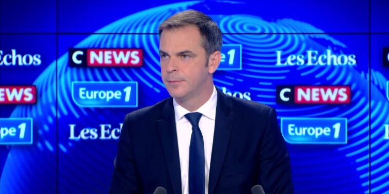 «L'utilisation du 49.3 est tout l'inverse d'un aveu d'impuissance», précise Olivier Véran