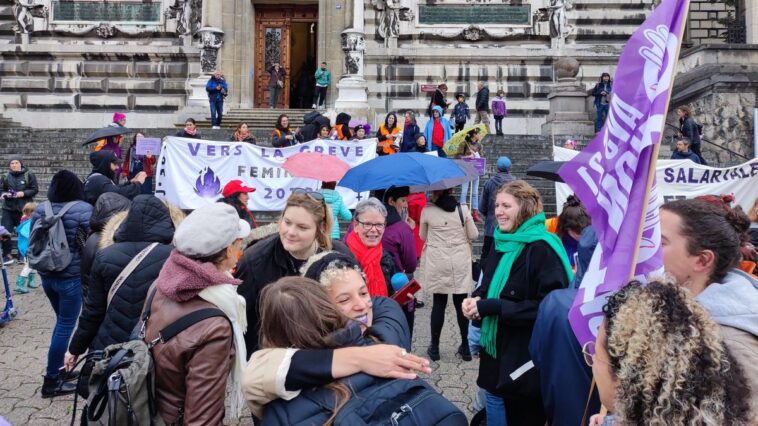 Manif à Lausanne: Des «femmes en colère» protestent après le oui à la réforme de l’AVS