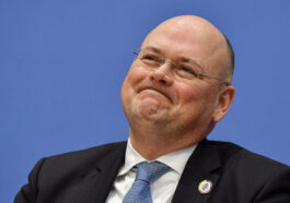Renvoi du chef allemand de la cybersécurité : qui a peur du grand méchant Russe ?