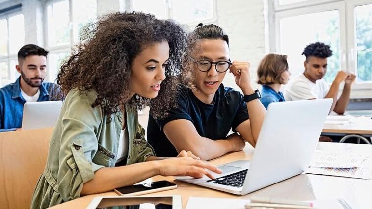 Suivre un cours au Canada depuis son salon genevois, c’est possible!