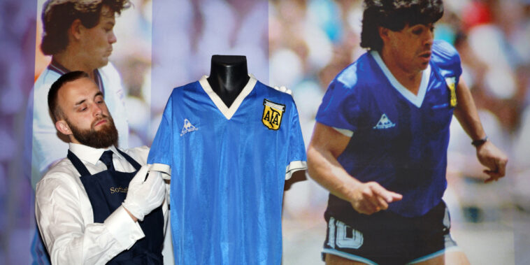 Un maillot mythique de Maradona exposé au Qatar pendant le Mondial-2022
