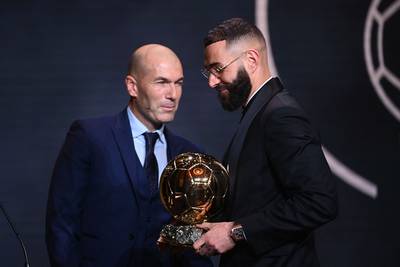 Une première depuis 24 ans: Benzema dans le cercle fermé des Ballons d'Or français