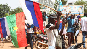des dizaines de manifestants à Ouagadougou contre la Cédéao et la France