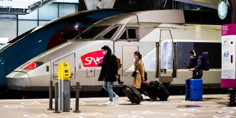 en pleine pénurie de carburant, le train a la cote