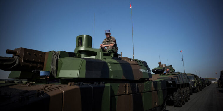 la France renforce sa présence militaire sur le flanc Est avec chars et blindés