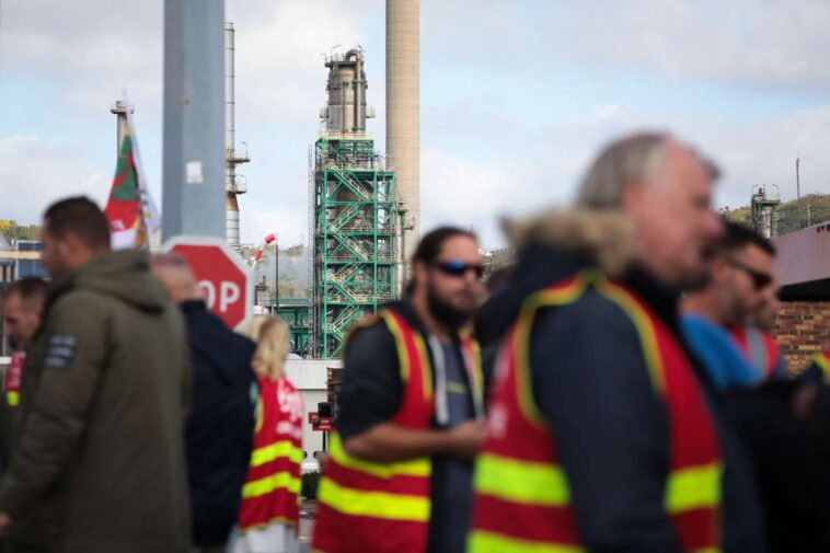 la grève reconduite sur les sites TotalEnergies jusqu’à mercredi midi au moins