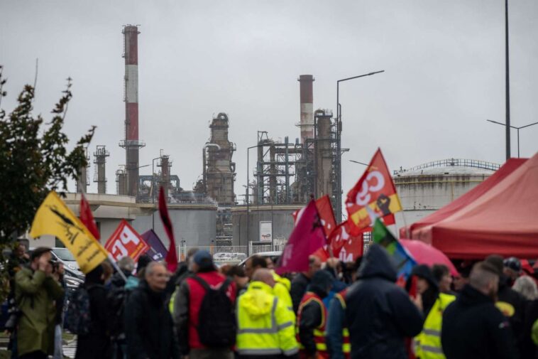 la grève se poursuit dans les raffineries et les dépôts de TotalEnergies