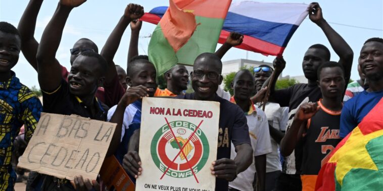 manifestation à Ouagadougou contre la délégation de la Cedeao – Jeune Afrique