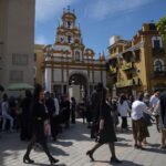 A Séville, les restes du général franquiste Queipo de Llano sortent de la basilique de la Macarena