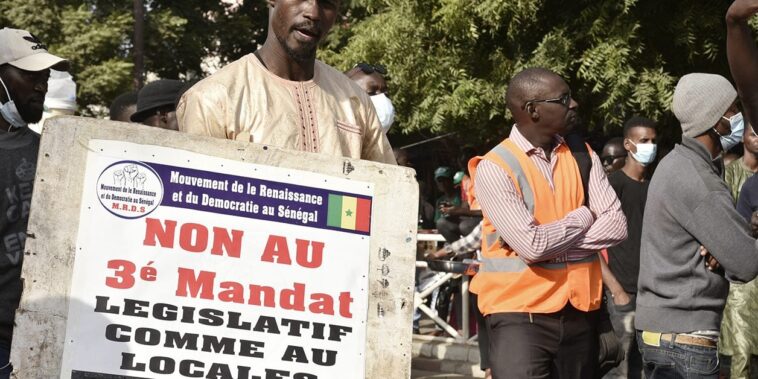 « Activistes anti-troisième mandat, NTM est grossier et indigne ! »  – Jeune Afrique