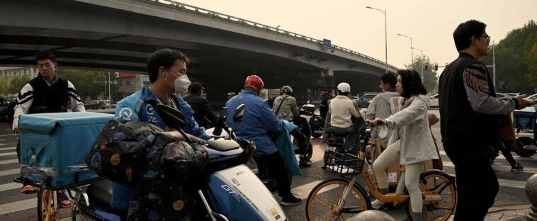 COVID-19 en Chine: des habitants se révoltent contre un confinement