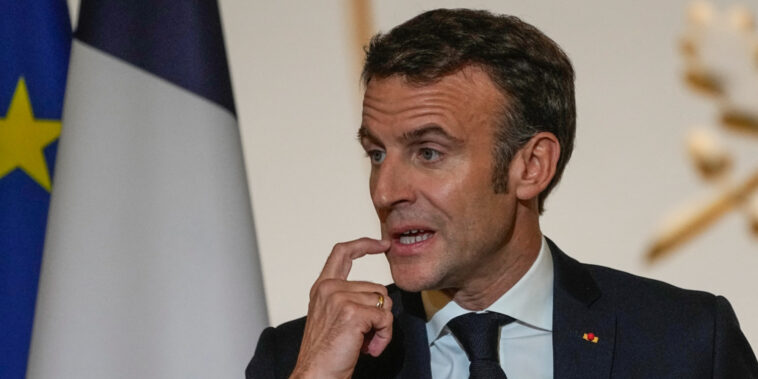 «C'est normal que la justice fasse son travail», dit Emmanuel Macron