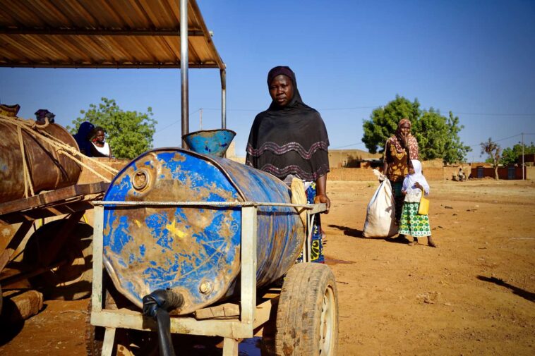 Dans le nord du Burkina Faso, la bataille quotidienne des femmes pour quelques litres d’eau