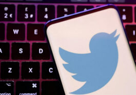 Démissions, avertissement des autorités, fuite des annonceurs : Twitter prend l'eau