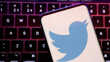Démissions, avertissement des autorités, fuite des annonceurs : Twitter prend l'eau