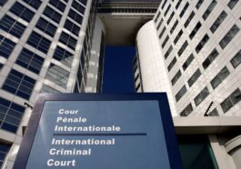 Des experts suisses en renfort de la Cour pénale internationale - rts.ch