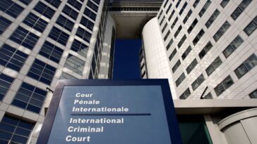 Des experts suisses en renfort de la Cour pénale internationale - rts.ch