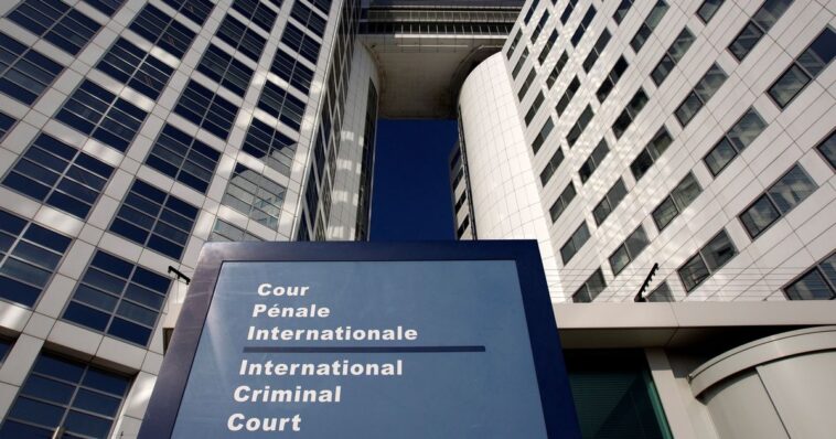 Des experts suisses en renfort de la Cour pénale internationale - rts.ch