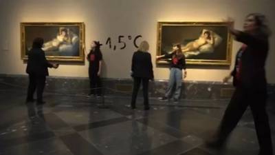 Deux militantes se collent la main à des tableaux de Goya au musée Prado