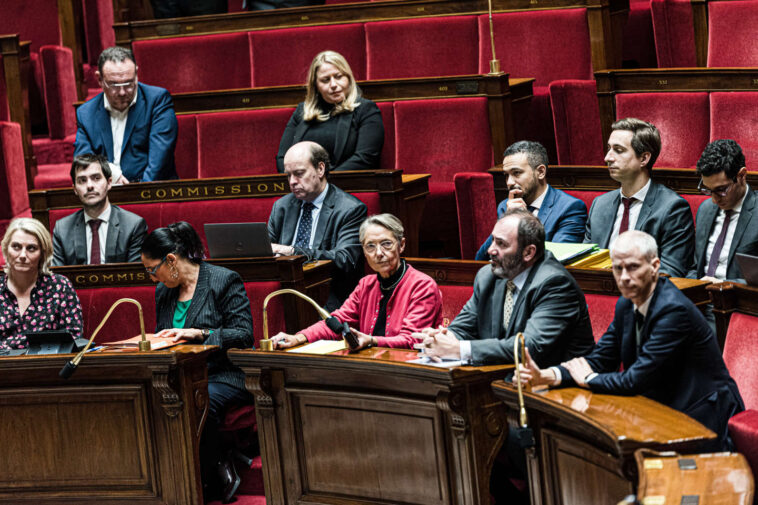 « Elisabeth Borne “dure et endure”, sourde aux Cassandre qui prédisent la fin imminente du macronisme »